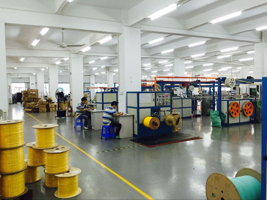 Wewnętrzny kabel światłowodowy SM MM Om3 Om4 Om5 Simplex 1-rdzeniowy 0,9 mm ze ścisłym buforem