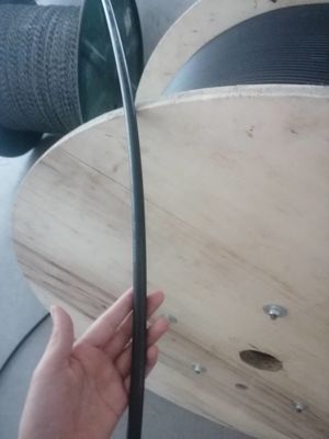 Podziemny opancerzony kabel światłowodowy Centralna luźna tuba 4 rdzeń